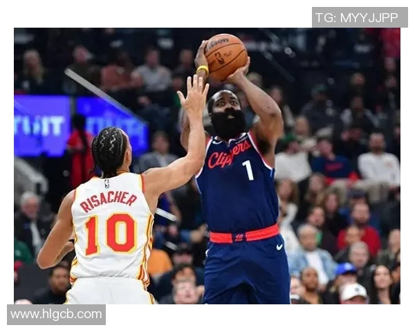 比尔赛季报销加速快船双核体系升级，球队化学反应与防守轮转效率提升，薪资空间释放助力未来布局